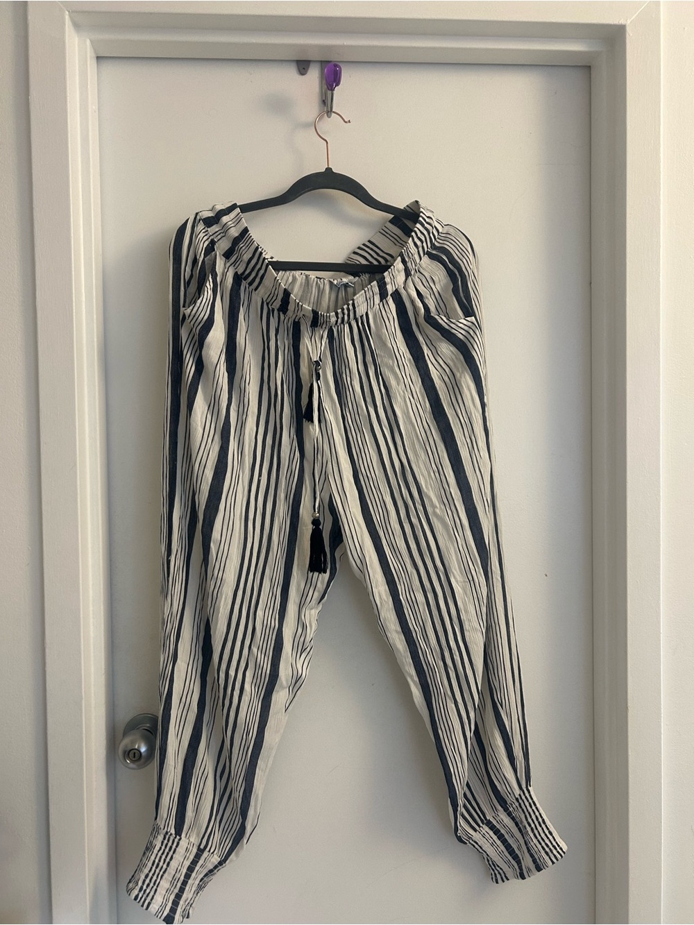blue island Black and White Striped Cropped Pants
